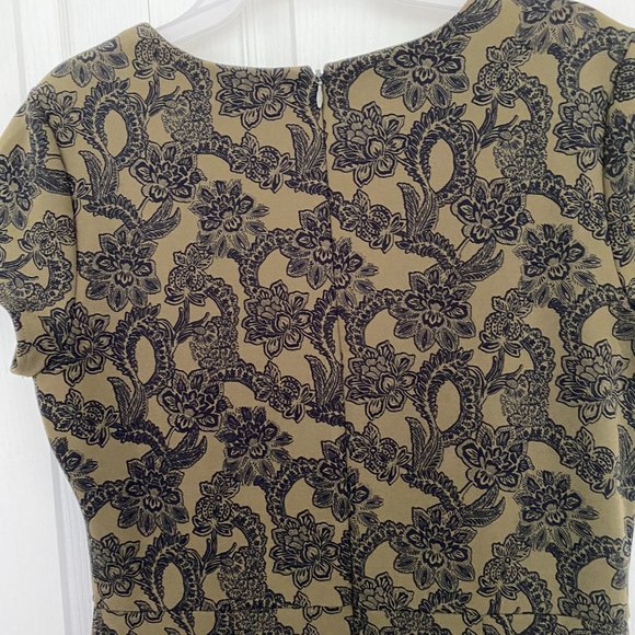 Pretty Paisley Dress - Picture 5 of 11